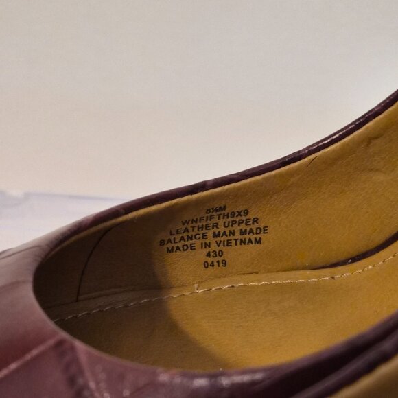 Nine West Burgundy Snake-Embossed Leather, Size 8 1/2 - Picture 10 of 14